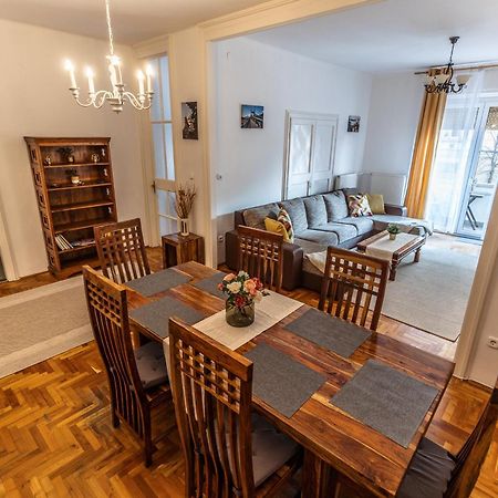 Bright & Spacious Riverside Apartment With Balcony Boedapest Buitenkant foto