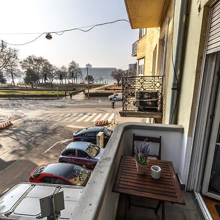 Bright & Spacious Riverside Apartment With Balcony Boedapest Buitenkant foto