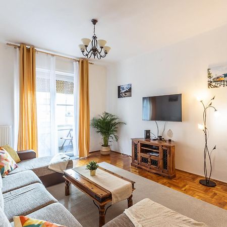 Bright & Spacious Riverside Apartment With Balcony Boedapest Buitenkant foto