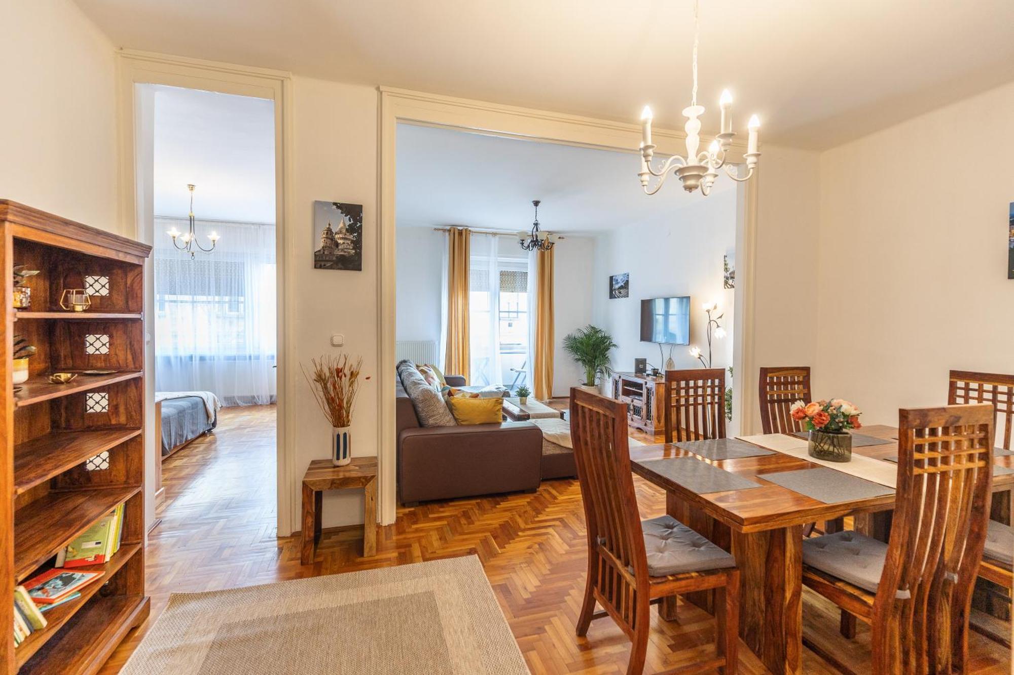 Bright & Spacious Riverside Apartment With Balcony Boedapest Buitenkant foto