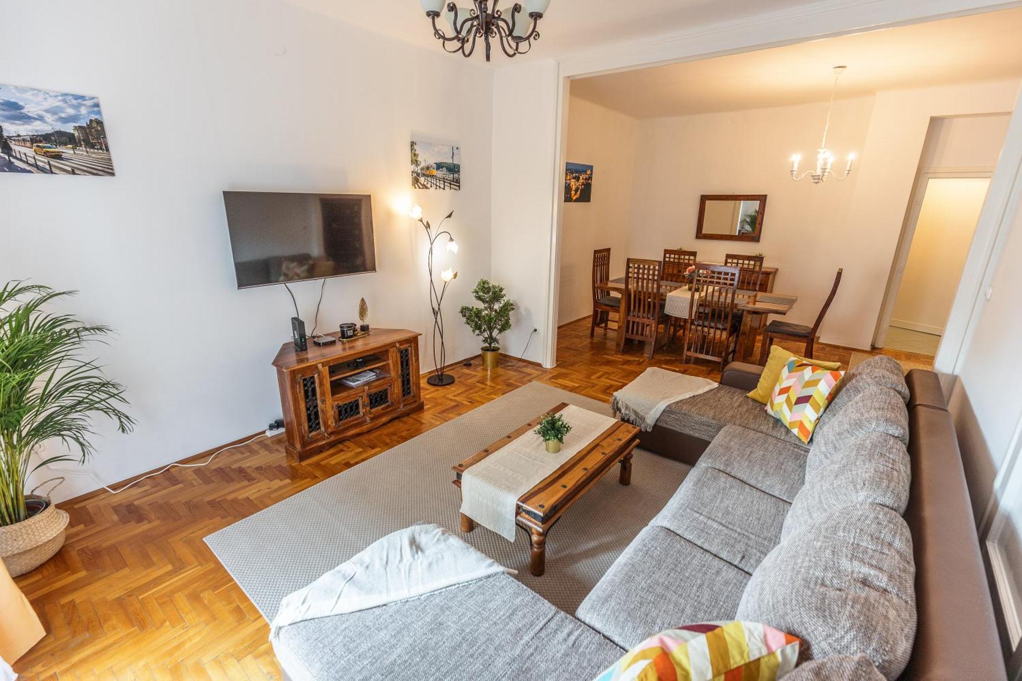 Bright & Spacious Riverside Apartment With Balcony Boedapest Buitenkant foto